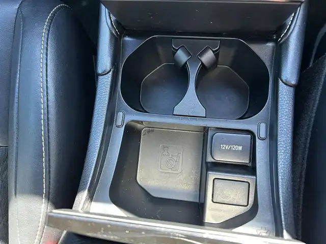 トヨタ ハリアー プレミアム 愛知県 2017(平29)年 6万km ブラック 純正ＳＤナビ　/ＢＴ　/ＣＤ／ＤＶＤ　/Ｂカメラ　/サンルーフ　/ハーフレザー　/クリアランスソナー　/衝突軽減ブレーキ　/プッシュスタート　/レーダークルーズコントロール　/アイドリングストップ　/パワーバックドア/純正フロアマット/オートライト/ステアリングスイッチ/スマートキー/純正１８インチＡＷ