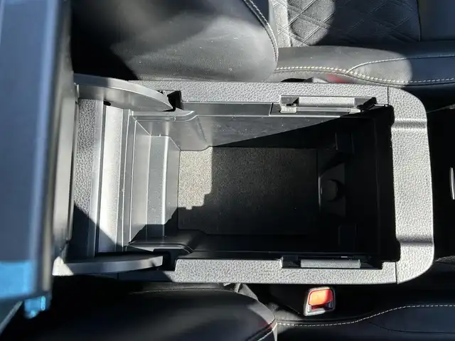 トヨタ ハリアー プレミアム 愛知県 2017(平29)年 6万km ブラック 純正ＳＤナビ　/ＢＴ　/ＣＤ／ＤＶＤ　/Ｂカメラ　/サンルーフ　/ハーフレザー　/クリアランスソナー　/衝突軽減ブレーキ　/プッシュスタート　/レーダークルーズコントロール　/アイドリングストップ　/パワーバックドア/純正フロアマット/オートライト/ステアリングスイッチ/スマートキー/純正１８インチＡＷ