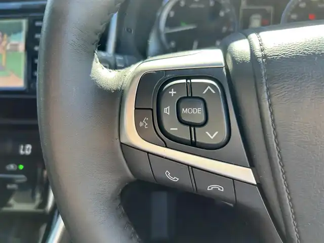 トヨタ ハリアー プレミアム 愛知県 2017(平29)年 6万km ブラック 純正ＳＤナビ　/ＢＴ　/ＣＤ／ＤＶＤ　/Ｂカメラ　/サンルーフ　/ハーフレザー　/クリアランスソナー　/衝突軽減ブレーキ　/プッシュスタート　/レーダークルーズコントロール　/アイドリングストップ　/パワーバックドア/純正フロアマット/オートライト/ステアリングスイッチ/スマートキー/純正１８インチＡＷ