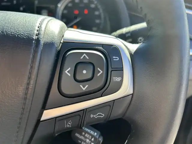 トヨタ ハリアー プレミアム 愛知県 2017(平29)年 6万km ブラック 純正ＳＤナビ　/ＢＴ　/ＣＤ／ＤＶＤ　/Ｂカメラ　/サンルーフ　/ハーフレザー　/クリアランスソナー　/衝突軽減ブレーキ　/プッシュスタート　/レーダークルーズコントロール　/アイドリングストップ　/パワーバックドア/純正フロアマット/オートライト/ステアリングスイッチ/スマートキー/純正１８インチＡＷ