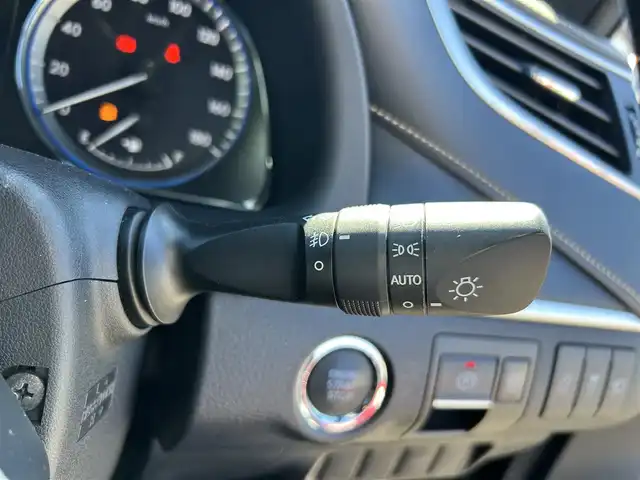 トヨタ ハリアー プレミアム 愛知県 2017(平29)年 6万km ブラック 純正ＳＤナビ　/ＢＴ　/ＣＤ／ＤＶＤ　/Ｂカメラ　/サンルーフ　/ハーフレザー　/クリアランスソナー　/衝突軽減ブレーキ　/プッシュスタート　/レーダークルーズコントロール　/アイドリングストップ　/パワーバックドア/純正フロアマット/オートライト/ステアリングスイッチ/スマートキー/純正１８インチＡＷ