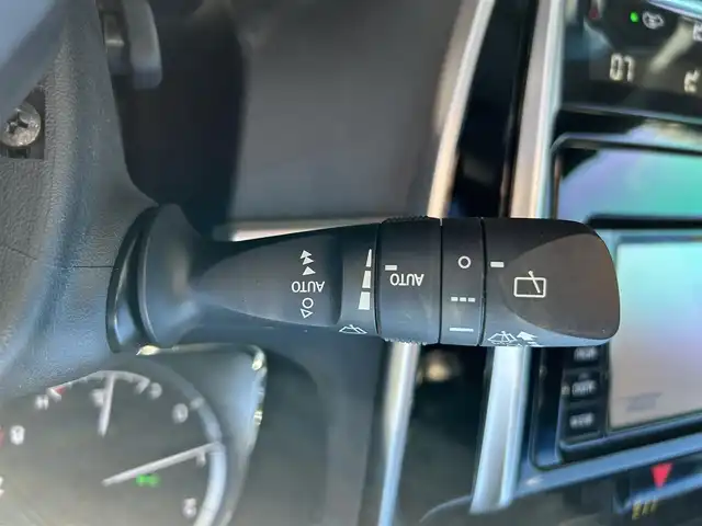 トヨタ ハリアー プレミアム 愛知県 2017(平29)年 6万km ブラック 純正ＳＤナビ　/ＢＴ　/ＣＤ／ＤＶＤ　/Ｂカメラ　/サンルーフ　/ハーフレザー　/クリアランスソナー　/衝突軽減ブレーキ　/プッシュスタート　/レーダークルーズコントロール　/アイドリングストップ　/パワーバックドア/純正フロアマット/オートライト/ステアリングスイッチ/スマートキー/純正１８インチＡＷ