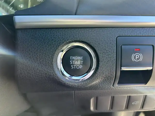 トヨタ ハリアー プレミアム 愛知県 2017(平29)年 6万km ブラック 純正ＳＤナビ　/ＢＴ　/ＣＤ／ＤＶＤ　/Ｂカメラ　/サンルーフ　/ハーフレザー　/クリアランスソナー　/衝突軽減ブレーキ　/プッシュスタート　/レーダークルーズコントロール　/アイドリングストップ　/パワーバックドア/純正フロアマット/オートライト/ステアリングスイッチ/スマートキー/純正１８インチＡＷ