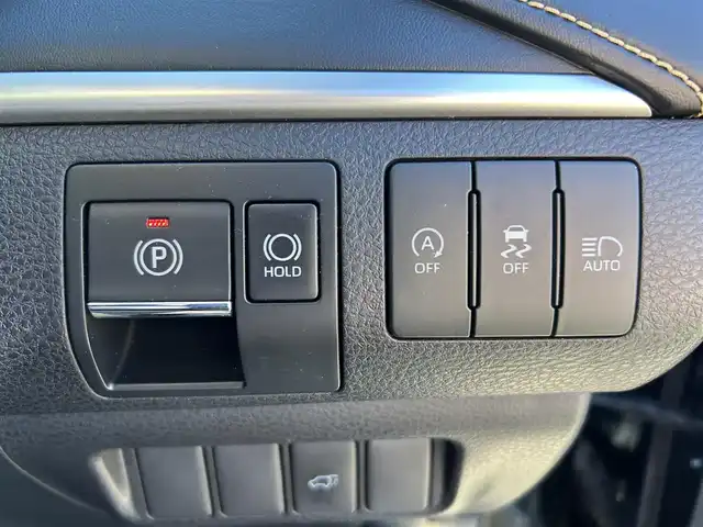 トヨタ ハリアー プレミアム 愛知県 2017(平29)年 6万km ブラック 純正ＳＤナビ　/ＢＴ　/ＣＤ／ＤＶＤ　/Ｂカメラ　/サンルーフ　/ハーフレザー　/クリアランスソナー　/衝突軽減ブレーキ　/プッシュスタート　/レーダークルーズコントロール　/アイドリングストップ　/パワーバックドア/純正フロアマット/オートライト/ステアリングスイッチ/スマートキー/純正１８インチＡＷ