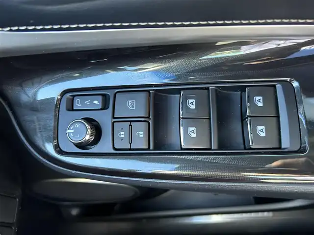 トヨタ ハリアー プレミアム 愛知県 2017(平29)年 6万km ブラック 純正ＳＤナビ　/ＢＴ　/ＣＤ／ＤＶＤ　/Ｂカメラ　/サンルーフ　/ハーフレザー　/クリアランスソナー　/衝突軽減ブレーキ　/プッシュスタート　/レーダークルーズコントロール　/アイドリングストップ　/パワーバックドア/純正フロアマット/オートライト/ステアリングスイッチ/スマートキー/純正１８インチＡＷ