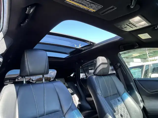 トヨタ ハリアー プレミアム 愛知県 2017(平29)年 6万km ブラック 純正ＳＤナビ　/ＢＴ　/ＣＤ／ＤＶＤ　/Ｂカメラ　/サンルーフ　/ハーフレザー　/クリアランスソナー　/衝突軽減ブレーキ　/プッシュスタート　/レーダークルーズコントロール　/アイドリングストップ　/パワーバックドア/純正フロアマット/オートライト/ステアリングスイッチ/スマートキー/純正１８インチＡＷ