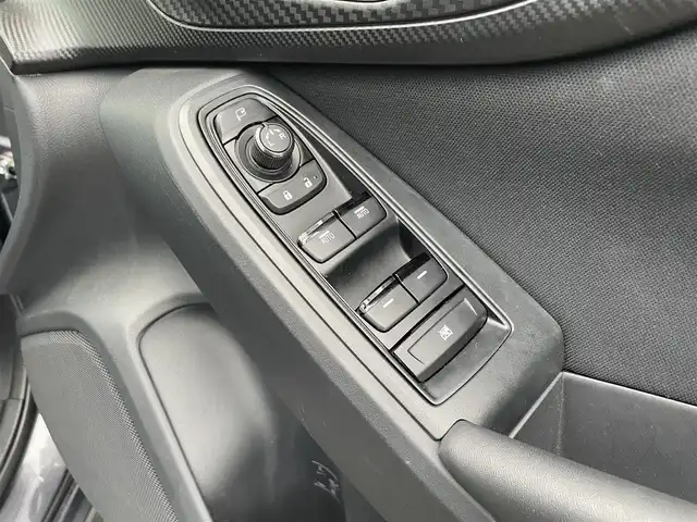 スバル インプレッサ ＸＶ 1．6i－L アイサイト 群馬県 2020(令2)年 0.7万km マグネタイトグレーメタリック ワンオーナー/アイサイトコアテクノロジー/・プリクラッシュブレーキ/・レーダークルーズコントロール/・AT誤発進抑制機能/・車線逸脱警報/・ふらつき警報/・後退時ブレーキアシスト/・先行車発進お知らせ/・ペダル踏み間違い時加速制御機能/純正SDナビ　NR-MZ300-BIN-3/　(CD DVD Bluetooth フルセグ iPod AUX AM FM)/純正前後ドライブレコーダー　CA-DR03TDFA/バックカメラ/ビルトインETC/LEDヘッドライト/オートライト/革巻きステアリング/ステアリングスイッチ/パドルシフト/アイドリングストップ/オートビークルホールド（AVH)/ステアリング連動ヘッドランプ（SRH）/横滑り防止/電動格納ウィンカーミラー/純正フロアマット/純正ドアバイザー/取扱説明書/保証書/スペアキー