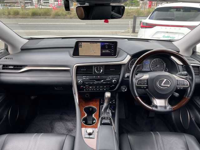 レクサス ＲＸ 200t バージョンL 三重県 2016(平28)年 6.3万km ソニッククォーツ メーカーオプション/・ムーンルーフ/セーフティシステムプラス/・プリクラッシュセーフティ/・レーンキーピングアシスト/・オートマチックハイビーム/・レーダークルーズコントロール/インテリジェントクリアランスソナー/リアクロストラフィックアラート/リアクロストラフィックオートブレーキ/ブラインドスポットモニター/1オーナー/4WD/ターボ/パノラミックビューモニター/純正12.3型ナビ/フルセグTV/【CD/DVD/BD/Bluetooth/USB/AUX】/ビルトインETC/ヘッドアップディスプレイ/パワーバックドア/後席電動格納シート/全席パワーシート/全席シートヒーター/D/N席シートベンチレーション/ステアリングヒーター/オートライト/角型三眼LEDヘッドランプ/LEDシーケンシャルターンランプ/LEDフロントフォグランプ/235/55R20インチ純正AW/プッシュスタート/スマートキー/スペアキー/カードキー/純正フロアマット