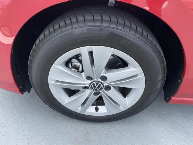 フォルクスワーゲン ＶＷ ゴルフ eTSI アクティブ 東京都 2025(令7)年 0.1万km ワイン ワンオーナー/純正ナビ（BT/AM/FM)/バックカメラ/シートヒーター/ステアリングヒーター/パドルシフト/エンジンプッシュボタン/純正１６インチアルミ/ステアリングスイッチ/純正マット/スペアキー１本/保証書/取説