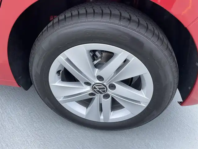 フォルクスワーゲン ＶＷ ゴルフ eTSI アクティブ 東京都 2025(令7)年 0.1万km ワイン ワンオーナー/純正ナビ（BT/AM/FM)/バックカメラ/シートヒーター/ステアリングヒーター/パドルシフト/エンジンプッシュボタン/純正１６インチアルミ/ステアリングスイッチ/純正マット/スペアキー１本/保証書/取説