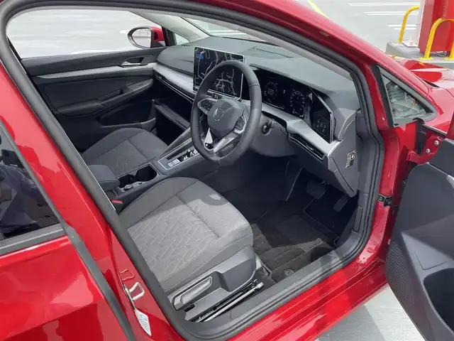 フォルクスワーゲン ＶＷ ゴルフ eTSI アクティブ 東京都 2025(令7)年 0.1万km ワイン ワンオーナー/純正ナビ（BT/AM/FM)/バックカメラ/シートヒーター/ステアリングヒーター/パドルシフト/エンジンプッシュボタン/純正１６インチアルミ/ステアリングスイッチ/純正マット/スペアキー１本/保証書/取説