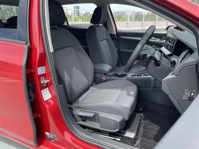 フォルクスワーゲン ＶＷ ゴルフ eTSI アクティブ 東京都 2025(令7)年 0.1万km ワイン ワンオーナー/純正ナビ（BT/AM/FM)/バックカメラ/シートヒーター/ステアリングヒーター/パドルシフト/エンジンプッシュボタン/純正１６インチアルミ/ステアリングスイッチ/純正マット/スペアキー１本/保証書/取説