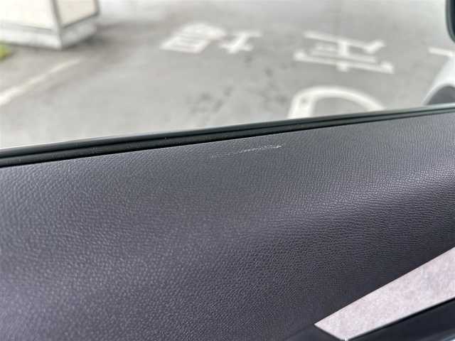 プジョー ３００８ GT ハイブリッド4 滋賀県 2022(令4)年 1.2万km BLANC NACRE ワンオーナー/プジョー純正ディスプレイオーディオ/（Apple Carplay　Android　Auto）/バックカメラ（全方位）/サンルーフ/プラグインハイブリット/（別途プラグコードあり）/ハーフレザーシート/パワーシート/パワーバックドア/シートヒーター/クルーズコントロール/パークアシスト/インテリジェントハイビーム/パーキングセンサー/ブラインドスポットモニター/トラクションコントロール/レーントレーシングアシスト/アダプティブライト/ドライブモードスイッチ/ヒルディセントコントロール/コーナーセンサー/トラフィックサインインフォメーション/アクティブセーフティーブレーキ/アクティブライト/フォローミーホームライト/ウェルカムライト/チャイルドセーフティー/電格ミラー/ウィンカーミラー/プッシュスタート/USB/ドライブレコーダー（前後）/ETC
