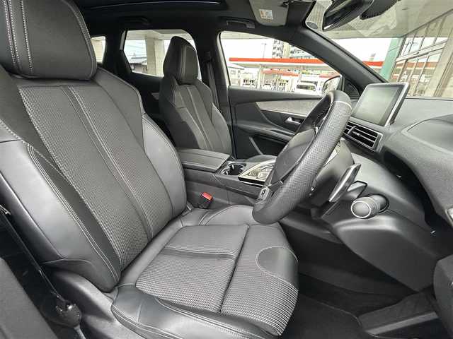 プジョー ３００８ GT ハイブリッド4 滋賀県 2022(令4)年 1.2万km BLANC NACRE ワンオーナー/プジョー純正ディスプレイオーディオ/（Apple Carplay　Android　Auto）/バックカメラ（全方位）/サンルーフ/プラグインハイブリット/（別途プラグコードあり）/ハーフレザーシート/パワーシート/パワーバックドア/シートヒーター/クルーズコントロール/パークアシスト/インテリジェントハイビーム/パーキングセンサー/ブラインドスポットモニター/トラクションコントロール/レーントレーシングアシスト/アダプティブライト/ドライブモードスイッチ/ヒルディセントコントロール/コーナーセンサー/トラフィックサインインフォメーション/アクティブセーフティーブレーキ/アクティブライト/フォローミーホームライト/ウェルカムライト/チャイルドセーフティー/電格ミラー/ウィンカーミラー/プッシュスタート/USB/ドライブレコーダー（前後）/ETC