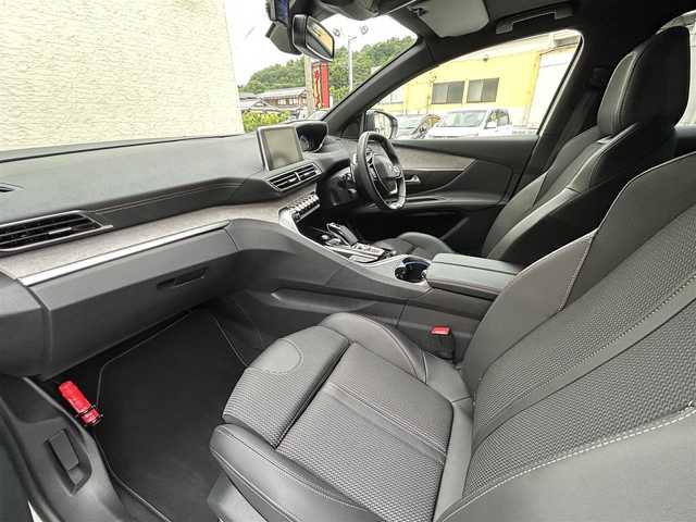 プジョー ３００８ GT ハイブリッド4 滋賀県 2022(令4)年 1.2万km BLANC NACRE ワンオーナー/プジョー純正ディスプレイオーディオ/（Apple Carplay　Android　Auto）/バックカメラ（全方位）/サンルーフ/プラグインハイブリット/（別途プラグコードあり）/ハーフレザーシート/パワーシート/パワーバックドア/シートヒーター/クルーズコントロール/パークアシスト/インテリジェントハイビーム/パーキングセンサー/ブラインドスポットモニター/トラクションコントロール/レーントレーシングアシスト/アダプティブライト/ドライブモードスイッチ/ヒルディセントコントロール/コーナーセンサー/トラフィックサインインフォメーション/アクティブセーフティーブレーキ/アクティブライト/フォローミーホームライト/ウェルカムライト/チャイルドセーフティー/電格ミラー/ウィンカーミラー/プッシュスタート/USB/ドライブレコーダー（前後）/ETC