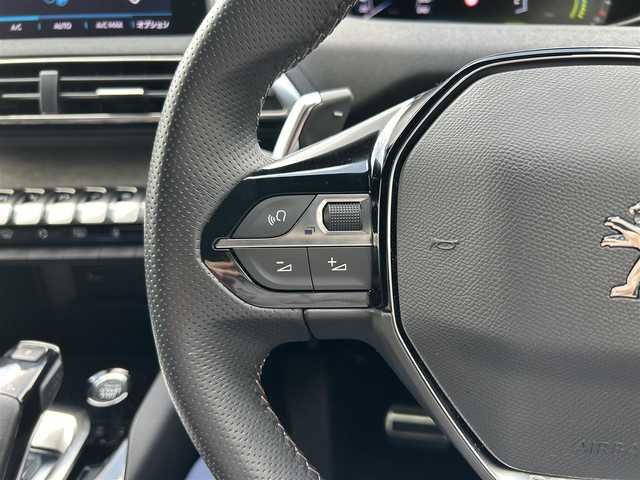 プジョー ３００８ GT ハイブリッド4 滋賀県 2022(令4)年 1.2万km BLANC NACRE ワンオーナー/プジョー純正ディスプレイオーディオ/（Apple Carplay　Android　Auto）/バックカメラ（全方位）/サンルーフ/プラグインハイブリット/（別途プラグコードあり）/ハーフレザーシート/パワーシート/パワーバックドア/シートヒーター/クルーズコントロール/パークアシスト/インテリジェントハイビーム/パーキングセンサー/ブラインドスポットモニター/トラクションコントロール/レーントレーシングアシスト/アダプティブライト/ドライブモードスイッチ/ヒルディセントコントロール/コーナーセンサー/トラフィックサインインフォメーション/アクティブセーフティーブレーキ/アクティブライト/フォローミーホームライト/ウェルカムライト/チャイルドセーフティー/電格ミラー/ウィンカーミラー/プッシュスタート/USB/ドライブレコーダー（前後）/ETC