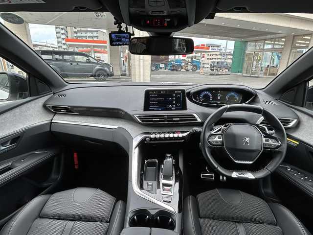プジョー ３００８ GT ハイブリッド4 滋賀県 2022(令4)年 1.2万km BLANC NACRE ワンオーナー/プジョー純正ディスプレイオーディオ/（Apple Carplay　Android　Auto）/バックカメラ（全方位）/サンルーフ/プラグインハイブリット/（別途プラグコードあり）/ハーフレザーシート/パワーシート/パワーバックドア/シートヒーター/クルーズコントロール/パークアシスト/インテリジェントハイビーム/パーキングセンサー/ブラインドスポットモニター/トラクションコントロール/レーントレーシングアシスト/アダプティブライト/ドライブモードスイッチ/ヒルディセントコントロール/コーナーセンサー/トラフィックサインインフォメーション/アクティブセーフティーブレーキ/アクティブライト/フォローミーホームライト/ウェルカムライト/チャイルドセーフティー/電格ミラー/ウィンカーミラー/プッシュスタート/USB/ドライブレコーダー（前後）/ETC