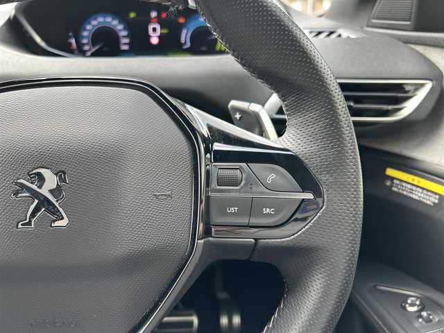 プジョー ３００８ GT ハイブリッド4 滋賀県 2022(令4)年 1.2万km BLANC NACRE ワンオーナー/プジョー純正ディスプレイオーディオ/（Apple Carplay　Android　Auto）/バックカメラ（全方位）/サンルーフ/プラグインハイブリット/（別途プラグコードあり）/ハーフレザーシート/パワーシート/パワーバックドア/シートヒーター/クルーズコントロール/パークアシスト/インテリジェントハイビーム/パーキングセンサー/ブラインドスポットモニター/トラクションコントロール/レーントレーシングアシスト/アダプティブライト/ドライブモードスイッチ/ヒルディセントコントロール/コーナーセンサー/トラフィックサインインフォメーション/アクティブセーフティーブレーキ/アクティブライト/フォローミーホームライト/ウェルカムライト/チャイルドセーフティー/電格ミラー/ウィンカーミラー/プッシュスタート/USB/ドライブレコーダー（前後）/ETC