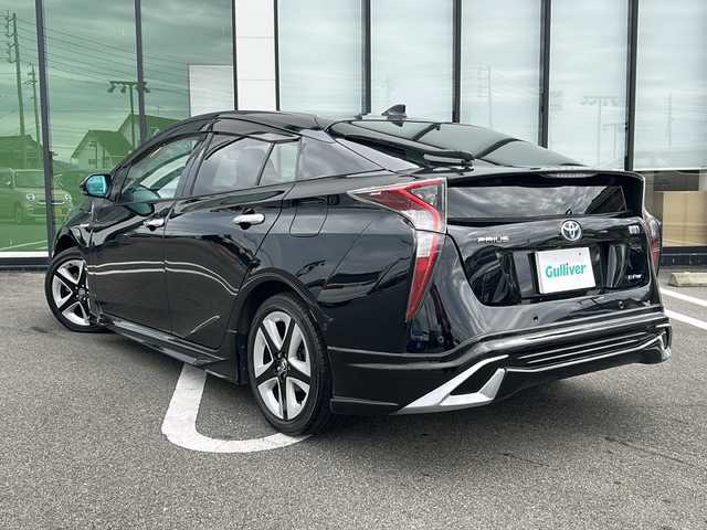トヨタ プリウス A ツーリングセレクション 岐阜県 2017(平29)年 11.9万km アティチュードブラックマイカ 登録時走行距離120610km/フルセグテレビ/モデリスタフルエアロ/４ＷＤ/メモリーナビ/純正アルミホイール/ＬＥＤヘッドライト/レザーシート/ＥＴＣ/スマートキー/スペアキー１本/コーナーセンサー/Ｂｌｕｅｔｏｏｔｈ接続/シートヒーター/エアシート/フロアマット/オートマチックハイビーム/カーテンエアバッグ/オートエアコン