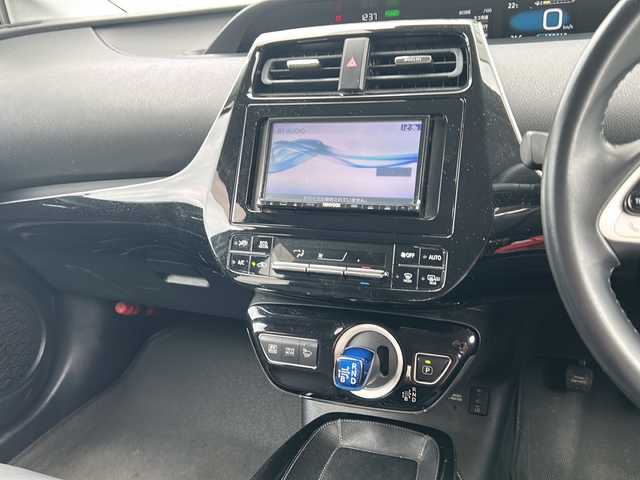 トヨタ プリウス A ツーリングセレクション 岐阜県 2017(平29)年 11.9万km アティチュードブラックマイカ 登録時走行距離120610km/フルセグテレビ/モデリスタフルエアロ/４ＷＤ/メモリーナビ/純正アルミホイール/ＬＥＤヘッドライト/レザーシート/ＥＴＣ/スマートキー/スペアキー１本/コーナーセンサー/Ｂｌｕｅｔｏｏｔｈ接続/シートヒーター/エアシート/フロアマット/オートマチックハイビーム/カーテンエアバッグ/オートエアコン
