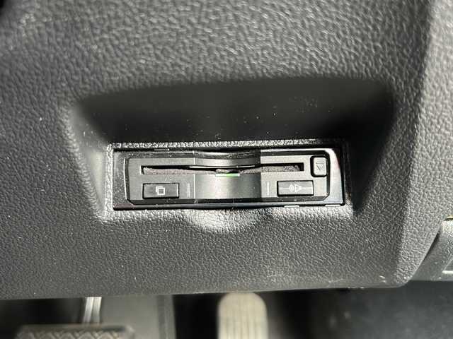 トヨタ プリウス A ツーリングセレクション 岐阜県 2017(平29)年 11.9万km アティチュードブラックマイカ 登録時走行距離120610km/フルセグテレビ/モデリスタフルエアロ/４ＷＤ/メモリーナビ/純正アルミホイール/ＬＥＤヘッドライト/レザーシート/ＥＴＣ/スマートキー/スペアキー１本/コーナーセンサー/Ｂｌｕｅｔｏｏｔｈ接続/シートヒーター/エアシート/フロアマット/オートマチックハイビーム/カーテンエアバッグ/オートエアコン