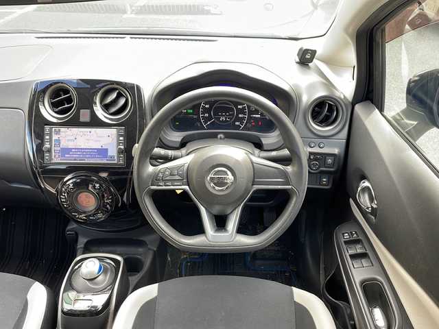 日産 ノート e－パワー X 福岡県 2017(平29)年 7.6万km スーパーブラック ワンオーナー/純正ディーラーナビ/バックカメラ/フルセグ/スマートキー/プッシュスタート/スペアキー/衝突軽減ブレーキ/レーンキーピング/横滑り防止機能/ETC/コーナーセンサー/純正マット/取扱説明書/保証書