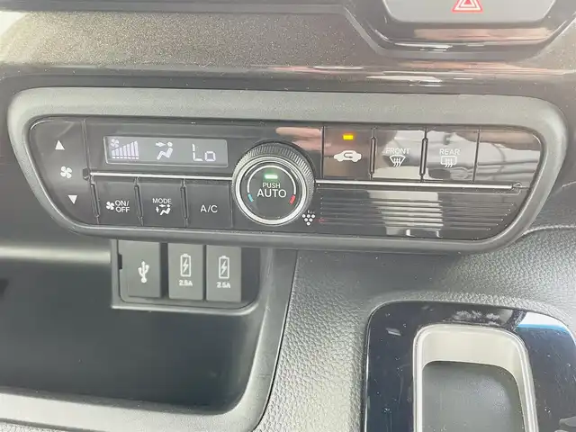 ホンダ Ｎ ＢＯＸ カスタム G L ホンダセンシング 熊本県 2018(平30)年 6.4万km プラチナホワイトパール 純正SDナビ/・AM/FM/CD/DVD/SD/AUX/iPod/USB/BT/・AppleCarPlay/・フルセグTV/バックカメラ/ホンダセンシング/・衝突軽減ブレーキ/・先行車発進お知らせ機能/・路外逸脱抑制システム/・標識認識機能/・アダプティブクルーズコントロール/後方コーナーセンサー/革巻きステアリング/・ステアリングリモコン/オートライト/・フォグランプ/・LEDライト/電動格納ミラー/・ウィンカーミラー/ビルトインETC/ドアバイザー/シートカバー/純正フロアマット/純正アルミホイール/スマートキー/・スペアキー