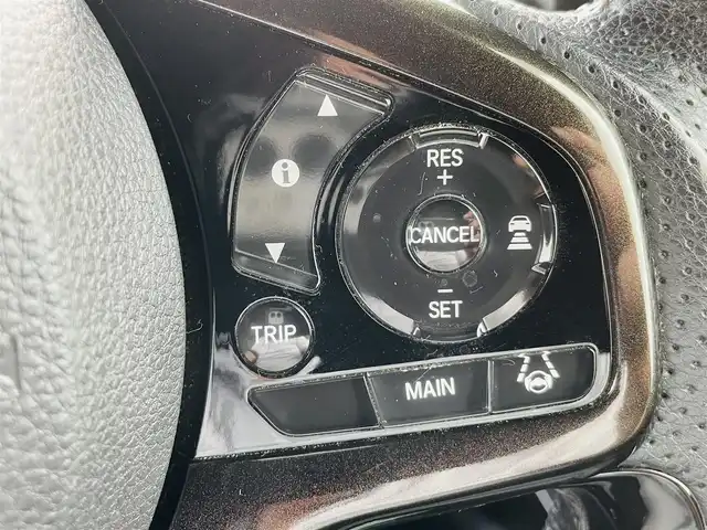ホンダ Ｎ ＢＯＸ カスタム G L ホンダセンシング 熊本県 2018(平30)年 6.4万km プラチナホワイトパール 純正SDナビ/・AM/FM/CD/DVD/SD/AUX/iPod/USB/BT/・AppleCarPlay/・フルセグTV/バックカメラ/ホンダセンシング/・衝突軽減ブレーキ/・先行車発進お知らせ機能/・路外逸脱抑制システム/・標識認識機能/・アダプティブクルーズコントロール/後方コーナーセンサー/革巻きステアリング/・ステアリングリモコン/オートライト/・フォグランプ/・LEDライト/電動格納ミラー/・ウィンカーミラー/ビルトインETC/ドアバイザー/シートカバー/純正フロアマット/純正アルミホイール/スマートキー/・スペアキー