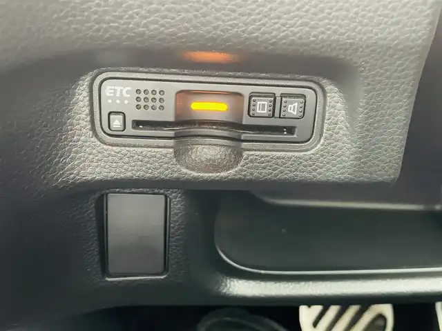 ホンダ Ｎ ＢＯＸ カスタム G L ホンダセンシング 熊本県 2018(平30)年 6.4万km プラチナホワイトパール 純正SDナビ/・AM/FM/CD/DVD/SD/AUX/iPod/USB/BT/・AppleCarPlay/・フルセグTV/バックカメラ/ホンダセンシング/・衝突軽減ブレーキ/・先行車発進お知らせ機能/・路外逸脱抑制システム/・標識認識機能/・アダプティブクルーズコントロール/後方コーナーセンサー/革巻きステアリング/・ステアリングリモコン/オートライト/・フォグランプ/・LEDライト/電動格納ミラー/・ウィンカーミラー/ビルトインETC/ドアバイザー/シートカバー/純正フロアマット/純正アルミホイール/スマートキー/・スペアキー