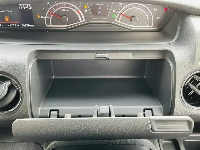 ホンダ Ｎ ＢＯＸ カスタム G L ホンダセンシング 熊本県 2018(平30)年 6.4万km プラチナホワイトパール 純正SDナビ/・AM/FM/CD/DVD/SD/AUX/iPod/USB/BT/・AppleCarPlay/・フルセグTV/バックカメラ/ホンダセンシング/・衝突軽減ブレーキ/・先行車発進お知らせ機能/・路外逸脱抑制システム/・標識認識機能/・アダプティブクルーズコントロール/後方コーナーセンサー/革巻きステアリング/・ステアリングリモコン/オートライト/・フォグランプ/・LEDライト/電動格納ミラー/・ウィンカーミラー/ビルトインETC/ドアバイザー/シートカバー/純正フロアマット/純正アルミホイール/スマートキー/・スペアキー