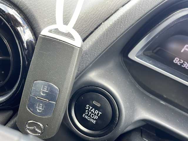 マツダ デミオ XD ツーリング 神奈川県 2014(平26)年 8.3万km アルミニウムメタリック ディーラー純正SDナビ/フルセグＴＶ・Bluetooth接続/バックカメラ/ヘッドアップディスプレイ/ステアリングスイッチ/パドルシフト/ブラインドスポットモニター/クルーズコントロール/ETC/ＬＥＤヘッドライト/ドアバイザー/プッシュスタート/衝突軽減ブレーキ/スマートキー