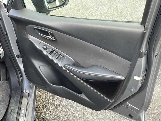 マツダ デミオ XD ツーリング 神奈川県 2014(平26)年 8.3万km アルミニウムメタリック ディーラー純正SDナビ/フルセグＴＶ・Bluetooth接続/バックカメラ/ヘッドアップディスプレイ/ステアリングスイッチ/パドルシフト/ブラインドスポットモニター/クルーズコントロール/ETC/ＬＥＤヘッドライト/ドアバイザー/プッシュスタート/衝突軽減ブレーキ/スマートキー