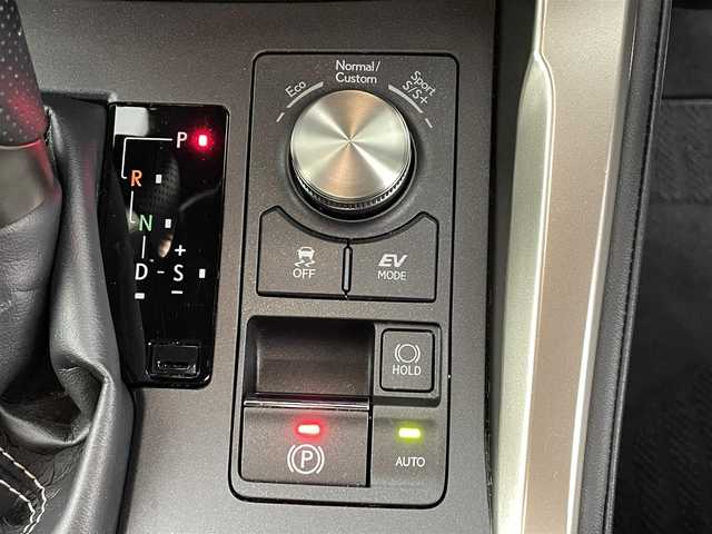 レクサス ＮＸ 300h Fスポーツ 福島県 2020(令2)年 3.1万km ホワイトノーヴァガラスフレーク レクサスセーフティセンス/・プリクラッシュセーフティ/・レーントレーシングアシスト/・レーダークルーズコントロール/・アダプティブハイビーム/・オートマチックハイビーム/・ロードサインアシスト/純正ディスプレイオーディオナビ/・フルセグTV/BT/AUX/USB/CD/DVD/FM/AM/・Miracast/・ビルトインETC2.0/・バックカメラ/・アラウンドビューモニター/・前方ドライブレコーダー/レザーシート/・D+N席シートヒーター/・D+N席エアシート/・D+N席パワーシート/・メモリーシート/革張りステアリング/・ステアリングスイッチ/・パドルシフト/・ステアリングヒーター/電動リアゲート/電子パーキング/・オートブレーキホールド/ブラインドスポットモニター/電動格納ミラー/・ウィンカーミラー/・オートミラー/プッシュスタート/・スマートキー/・スペアキー1本/・カードキー1枚/LEDヘッドライト/・オートライト/・フォグランプ/コーナーセンサー/純正フロアマット/純正18インチAW