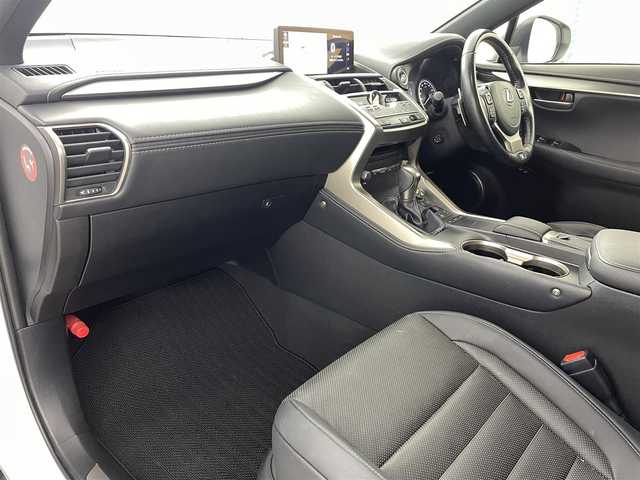 レクサス ＮＸ 300h Fスポーツ 福島県 2020(令2)年 3.1万km ホワイトノーヴァガラスフレーク レクサスセーフティセンス/・プリクラッシュセーフティ/・レーントレーシングアシスト/・レーダークルーズコントロール/・アダプティブハイビーム/・オートマチックハイビーム/・ロードサインアシスト/純正ディスプレイオーディオナビ/・フルセグTV/BT/AUX/USB/CD/DVD/FM/AM/・Miracast/・ビルトインETC2.0/・バックカメラ/・アラウンドビューモニター/・前方ドライブレコーダー/レザーシート/・D+N席シートヒーター/・D+N席エアシート/・D+N席パワーシート/・メモリーシート/革張りステアリング/・ステアリングスイッチ/・パドルシフト/・ステアリングヒーター/電動リアゲート/電子パーキング/・オートブレーキホールド/ブラインドスポットモニター/電動格納ミラー/・ウィンカーミラー/・オートミラー/プッシュスタート/・スマートキー/・スペアキー1本/・カードキー1枚/LEDヘッドライト/・オートライト/・フォグランプ/コーナーセンサー/純正フロアマット/純正18インチAW