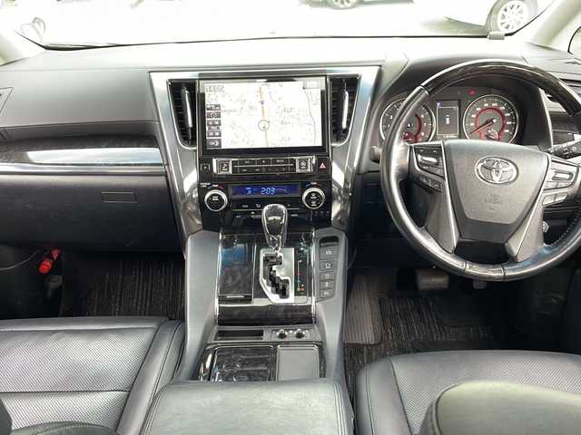 トヨタ アルファード SC 大阪府 2019(平31)年 11.9万km ホワイトパールクリスタルシャイン ワンオーナー/11インチアルパインメモリナビ/・AM/FM/CD/DVD/Bluetooth/・フルセグテレビ/サンルーフ/フリップダウンモニター/バックカメラ/ビルトインETC/ドライブレコーダー/レーダークルーズコントロール/衝突軽減ブレーキ/デジタルインナーミラー/レーンキープアシスト/アイドリングストップ/横滑り防止装置/盗難防止装置/電動パーキングブレーキ/両側パワースライド/前後コーナーセンサー/メモリシート（D席）/パワーシート（D席+N席）/エアシート（D席+N席）/シートヒーター（D席+N席）/LEDヘッドライト/オートマチックハイビーム/オートライト/ダブルオートエアコン/プッシュスタートボタン/スマートキー×2/ステアリングリモコン/革巻きステアリング/純正17インチアルミホイール/12V充電器/USBジャック/純正フロアマット/ドアバイザー/ステアリングヒーター/保証書/取扱説明書