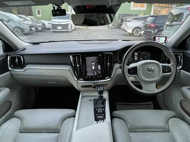 ボルボ Ｖ６０ T5 インスクリプション 埼玉県 2018(平30)年 5.1万km パール 本革シート/シートヒーター/ハーマンカードンスピーカー/純正ナビTV/360度カメラ/パワーバックドア/クリアランスソナー/LEDヘッドライト/衝突軽減ブレーキ/ヘッドアップディスプレイ/ACC/BSM/ETC/純正１８インチアルミ/スマートキー/保証書付整備手帳