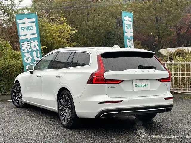ボルボ Ｖ６０ T5 インスクリプション 埼玉県 2018(平30)年 5.1万km パール 本革シート/シートヒーター/ハーマンカードンスピーカー/純正ナビTV/360度カメラ/パワーバックドア/クリアランスソナー/LEDヘッドライト/衝突軽減ブレーキ/ヘッドアップディスプレイ/ACC/BSM/ETC/純正１８インチアルミ/スマートキー/保証書付整備手帳