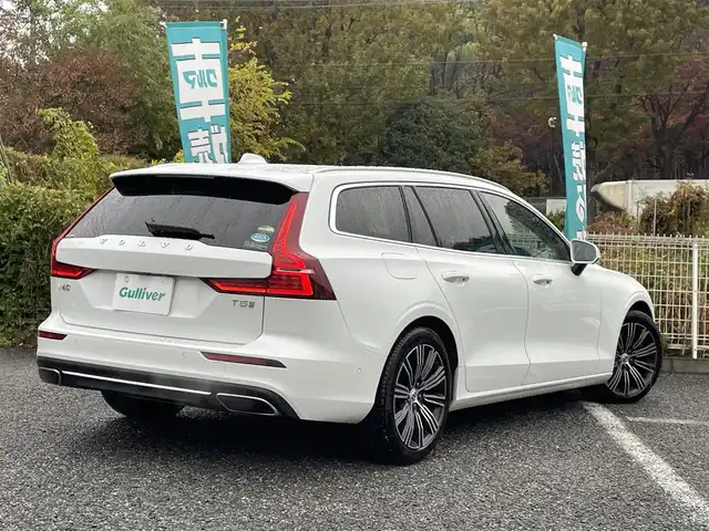 ボルボ Ｖ６０ T5 インスクリプション 埼玉県 2018(平30)年 5.1万km パール 本革シート/シートヒーター/ハーマンカードンスピーカー/純正ナビTV/360度カメラ/パワーバックドア/クリアランスソナー/LEDヘッドライト/衝突軽減ブレーキ/ヘッドアップディスプレイ/ACC/BSM/ETC/純正１８インチアルミ/スマートキー/保証書付整備手帳