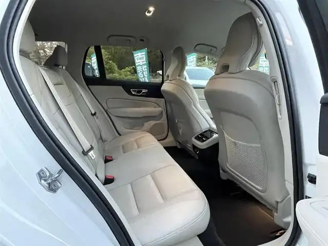 ボルボ Ｖ６０ T5 インスクリプション 埼玉県 2018(平30)年 5.1万km パール 本革シート/シートヒーター/ハーマンカードンスピーカー/純正ナビTV/360度カメラ/パワーバックドア/クリアランスソナー/LEDヘッドライト/衝突軽減ブレーキ/ヘッドアップディスプレイ/ACC/BSM/ETC/純正１８インチアルミ/スマートキー/保証書付整備手帳