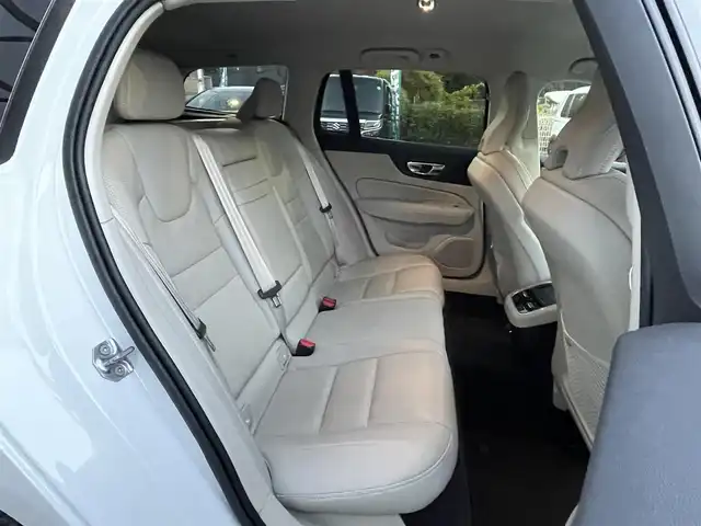 ボルボ Ｖ６０ T5 インスクリプション 埼玉県 2018(平30)年 5.1万km パール 本革シート/シートヒーター/ハーマンカードンスピーカー/純正ナビTV/360度カメラ/パワーバックドア/クリアランスソナー/LEDヘッドライト/衝突軽減ブレーキ/ヘッドアップディスプレイ/ACC/BSM/ETC/純正１８インチアルミ/スマートキー/保証書付整備手帳