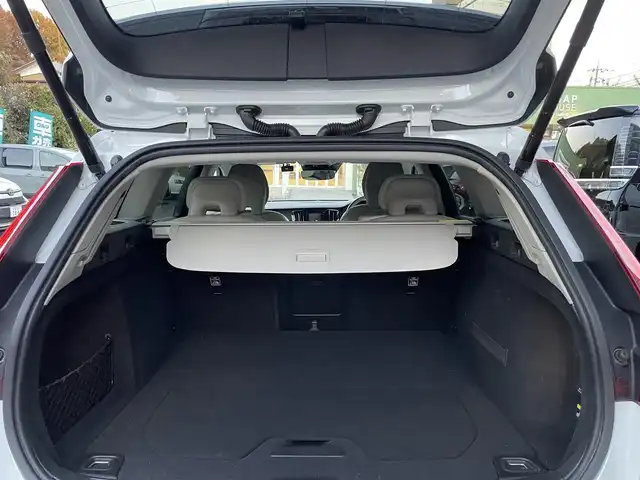 ボルボ Ｖ６０ T5 インスクリプション 埼玉県 2018(平30)年 5.1万km パール 本革シート/シートヒーター/ハーマンカードンスピーカー/純正ナビTV/360度カメラ/パワーバックドア/クリアランスソナー/LEDヘッドライト/衝突軽減ブレーキ/ヘッドアップディスプレイ/ACC/BSM/ETC/純正１８インチアルミ/スマートキー/保証書付整備手帳