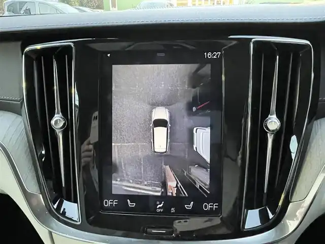 ボルボ Ｖ６０ T5 インスクリプション 埼玉県 2018(平30)年 5.1万km パール 本革シート/シートヒーター/ハーマンカードンスピーカー/純正ナビTV/360度カメラ/パワーバックドア/クリアランスソナー/LEDヘッドライト/衝突軽減ブレーキ/ヘッドアップディスプレイ/ACC/BSM/ETC/純正１８インチアルミ/スマートキー/保証書付整備手帳