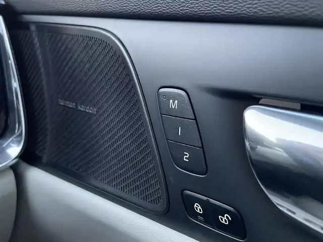 ボルボ Ｖ６０ T5 インスクリプション 埼玉県 2018(平30)年 5.1万km パール 本革シート/シートヒーター/ハーマンカードンスピーカー/純正ナビTV/360度カメラ/パワーバックドア/クリアランスソナー/LEDヘッドライト/衝突軽減ブレーキ/ヘッドアップディスプレイ/ACC/BSM/ETC/純正１８インチアルミ/スマートキー/保証書付整備手帳