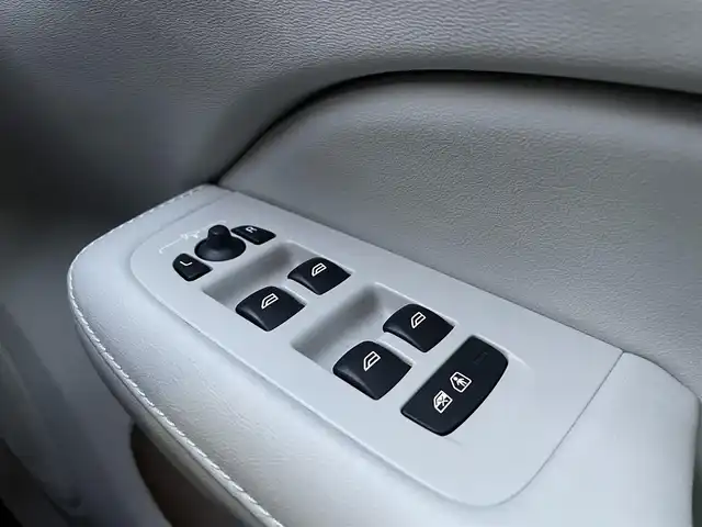 ボルボ Ｖ６０ T5 インスクリプション 埼玉県 2018(平30)年 5.1万km パール 本革シート/シートヒーター/ハーマンカードンスピーカー/純正ナビTV/360度カメラ/パワーバックドア/クリアランスソナー/LEDヘッドライト/衝突軽減ブレーキ/ヘッドアップディスプレイ/ACC/BSM/ETC/純正１８インチアルミ/スマートキー/保証書付整備手帳