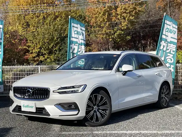 ボルボ Ｖ６０ T5 インスクリプション 埼玉県 2018(平30)年 5.1万km パール 本革シート/エアシート＆シートヒーター/ハーマンカードンスピーカー/純正ナビTV/360度カメラ/パワーバックドア/クリアランスソナー/LEDヘッドライト/衝突軽減ブレーキ/ヘッドアップディスプレイ/ACC/BSM/ETC/純正１８インチアルミ/スマートキー/保証書付整備手帳