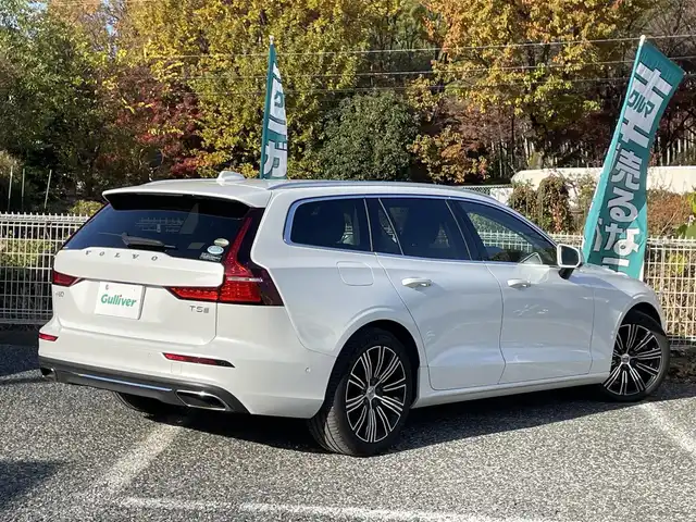 ボルボ Ｖ６０ T5 インスクリプション 埼玉県 2018(平30)年 5.1万km パール 本革シート/エアシート＆シートヒーター/ハーマンカードンスピーカー/純正ナビTV/360度カメラ/パワーバックドア/クリアランスソナー/LEDヘッドライト/衝突軽減ブレーキ/ヘッドアップディスプレイ/ACC/BSM/ETC/純正１８インチアルミ/スマートキー/保証書付整備手帳