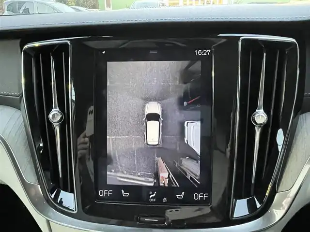 ボルボ Ｖ６０ T5 インスクリプション 埼玉県 2018(平30)年 5.1万km パール 本革シート/エアシート＆シートヒーター/ハーマンカードンスピーカー/純正ナビTV/360度カメラ/パワーバックドア/クリアランスソナー/LEDヘッドライト/衝突軽減ブレーキ/ヘッドアップディスプレイ/ACC/BSM/ETC/純正１８インチアルミ/スマートキー/保証書付整備手帳