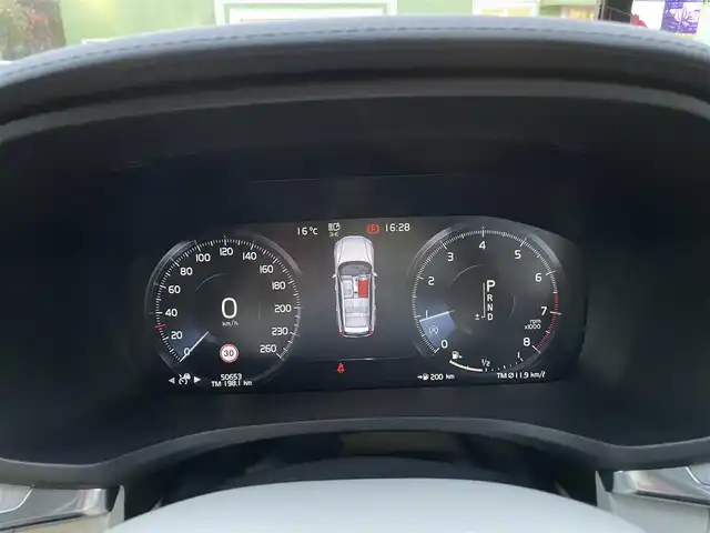 ボルボ Ｖ６０ T5 インスクリプション 埼玉県 2018(平30)年 5.1万km パール 本革シート/エアシート＆シートヒーター/ハーマンカードンスピーカー/純正ナビTV/360度カメラ/パワーバックドア/クリアランスソナー/LEDヘッドライト/衝突軽減ブレーキ/ヘッドアップディスプレイ/ACC/BSM/ETC/純正１８インチアルミ/スマートキー/保証書付整備手帳
