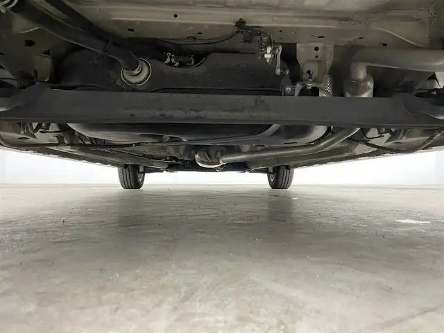 スズキ ワゴンＲ HYBRID FZ 千葉県 2017(平29)年 3.9万km ブレイブカーキP 禁煙車/スズキセーフティサポート/・デュアルセンサーブレーキサポート/・ヘッドアップディスプレイ/・車線逸脱警報システム/・コーナーセンサー/純正８インチメモリナビ/・型番：CN-RZ83/・CD/Bluetooth/フルセグTV/・全方位カメラ/・ビルトインETC/D席シートヒーター/革巻きステアリング/・ステアリングスイッチ/純正フロアマット/純正１４インチAW/オートライト/・ハロゲンヘッドライト/スマートキー&プッシュスタート