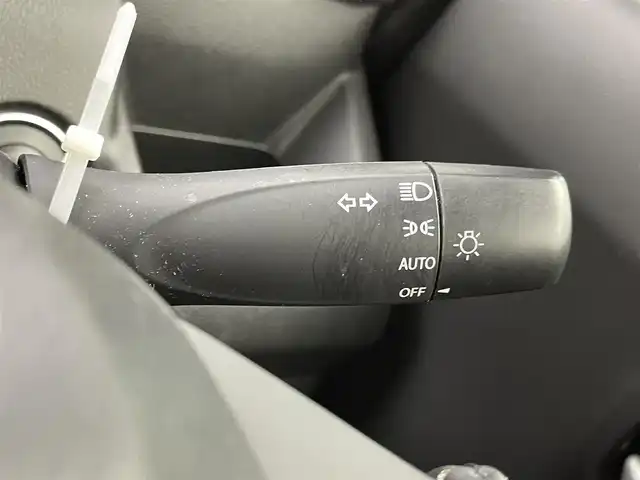 スズキ ワゴンＲ HYBRID FZ 千葉県 2017(平29)年 3.9万km ブレイブカーキP 禁煙車/スズキセーフティサポート/・デュアルセンサーブレーキサポート/・ヘッドアップディスプレイ/・車線逸脱警報システム/・コーナーセンサー/純正８インチメモリナビ/・型番：CN-RZ83/・CD/Bluetooth/フルセグTV/・全方位カメラ/・ビルトインETC/D席シートヒーター/革巻きステアリング/・ステアリングスイッチ/純正フロアマット/純正１４インチAW/オートライト/・ハロゲンヘッドライト/スマートキー&プッシュスタート